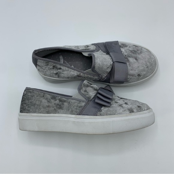 Report Girls Gray Crushed Velvet Bow Slip On Shoe Size 11 - Picture 2 of 5